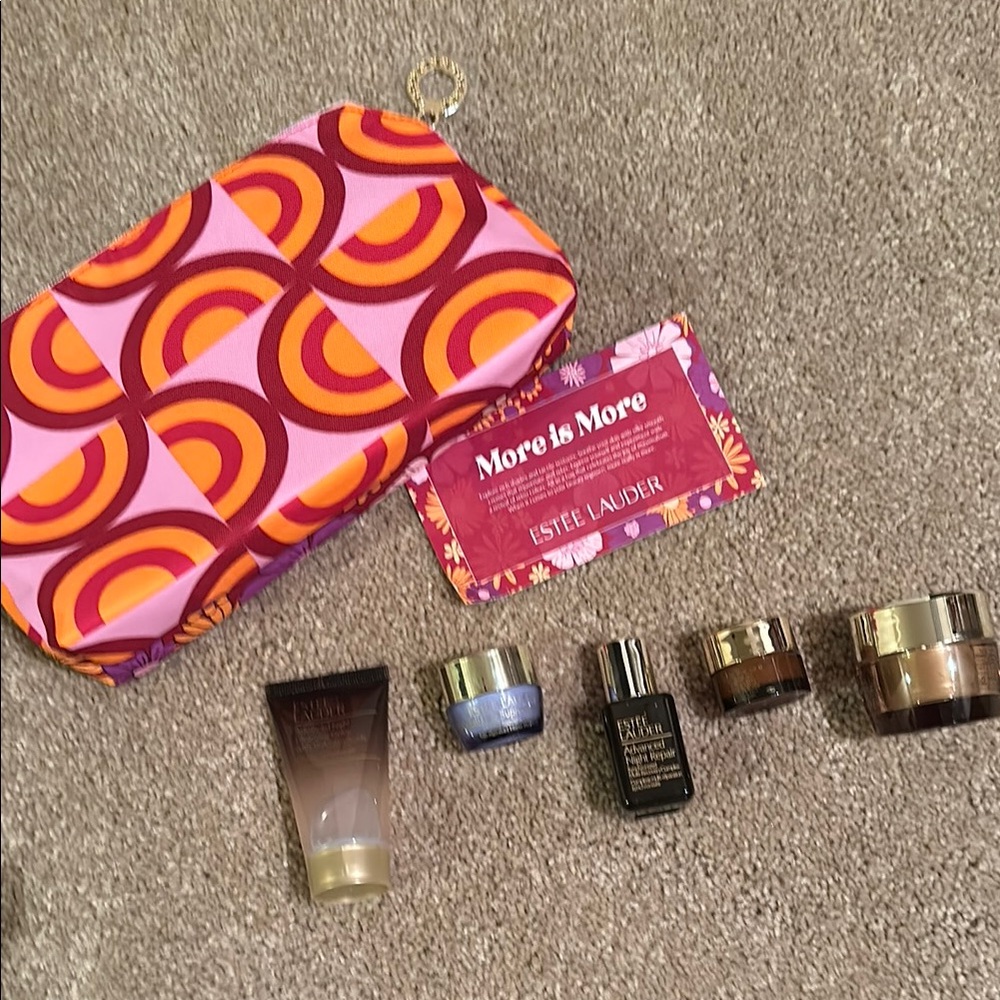 Estée Lauder makeup bag filled with 5 sample sized samples.